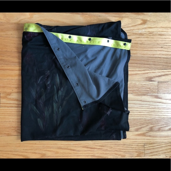 Lululemon - Picture 3 of 16